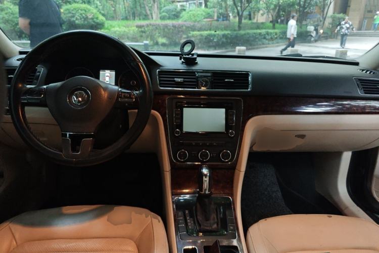 Used Volkswagen Passat 2011 1.8TSI DSG Prestige Edition Center Console