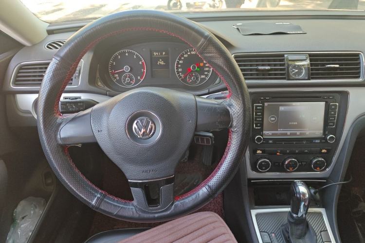 Used Volkswagen Passat 2011 1.8 TSI DSG Prestige Edition Center Console