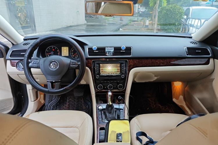 Used Volkswagen Passat 2011 2.0 TSI DSG Ultimate Edition Center Console