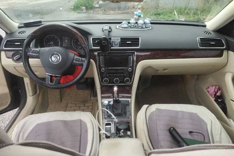 Used Volkswagen Passat 2011 2.0 TSI DSG Ultimate Edition Center Console