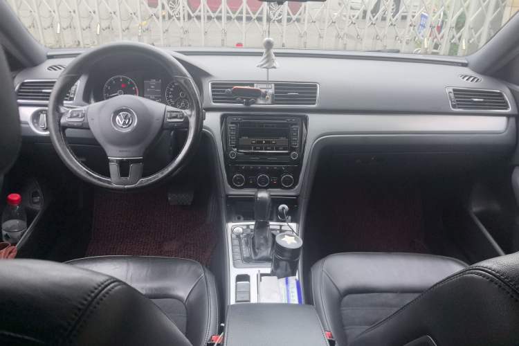 Used Volkswagen Passat 2011 2.0 TSI DSG Ultimate Edition Center Console