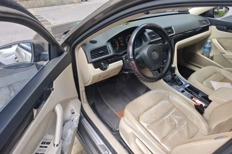 Used Volkswagen Passat 2011 1.8TSI Automatic Prestige Edition Driver Seat