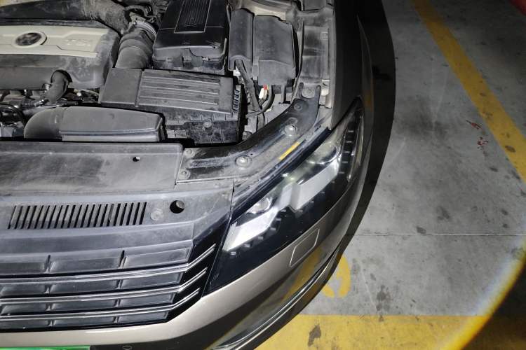 Used Volkswagen Passat 2011 2.0 TSI DSG Ultimate Edition Engine Bay Left