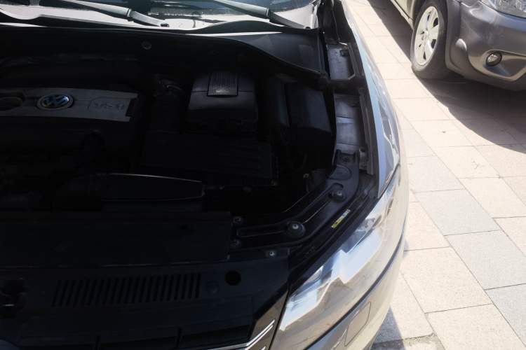 Used Volkswagen Passat 2011 1.8TSI DSG Prestige Edition Engine Bay Left