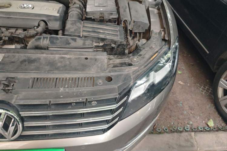 Used Volkswagen Passat 2011 1.8TSI DSG Prestige Edition Engine Bay Left