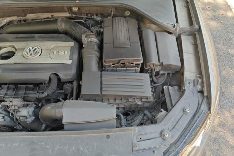 Used Volkswagen Passat 2011 1.8 TSI DSG Prestige Edition Engine Bay Left