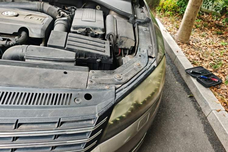 Used Volkswagen Passat 2011 1.8TSI DSG Prestige Edition Engine Bay Left