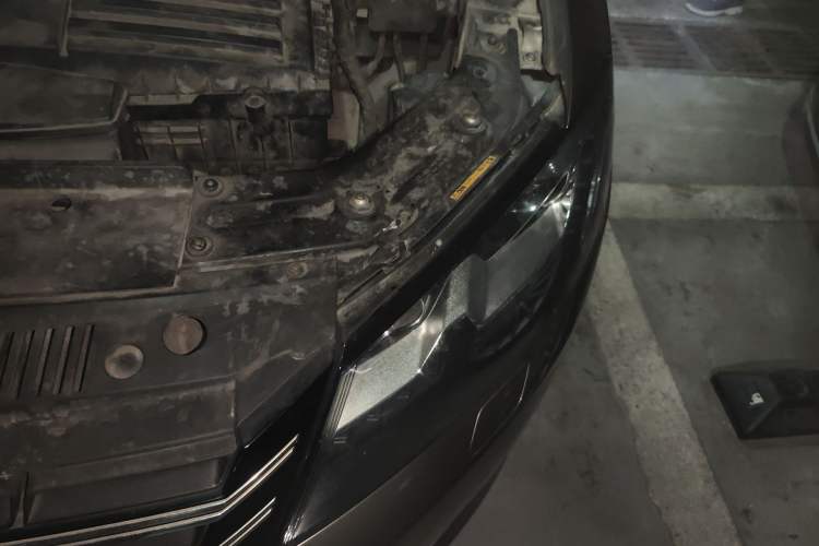 Used Volkswagen Passat 2011 1.8TSI DSG Prestige Edition Engine Bay Left