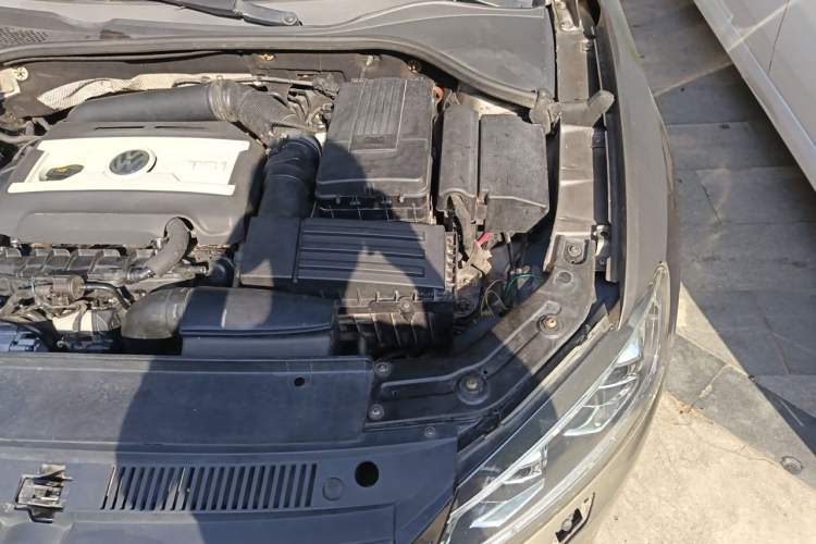 Used Volkswagen Passat 2011 1.8TSI DSG Prestige Edition Engine Bay Left
