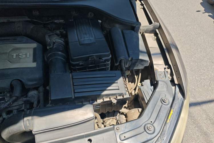 Used Volkswagen Passat 2011 1.8TSI DSG Prestige Edition Engine Bay Left