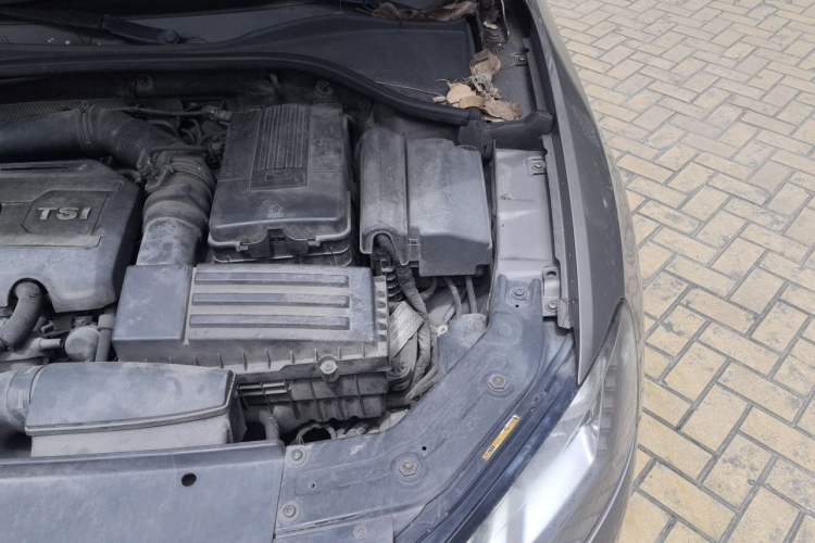 Used Volkswagen Passat 2011 1.8TSI DSG Prestige Edition Engine Bay Left