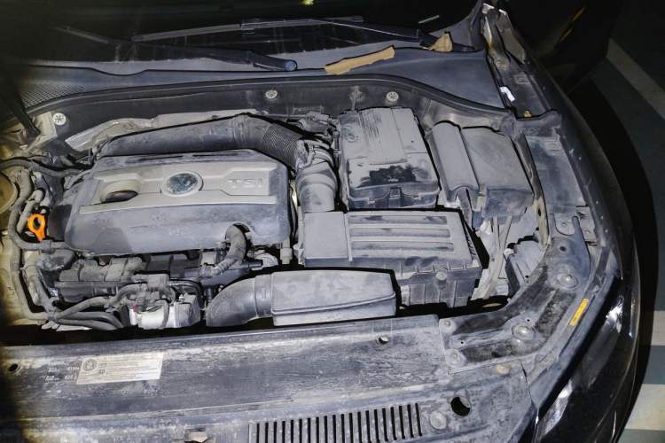 Used Volkswagen Passat 2011 1.8TSI DSG Prestige Edition Engine Bay Left