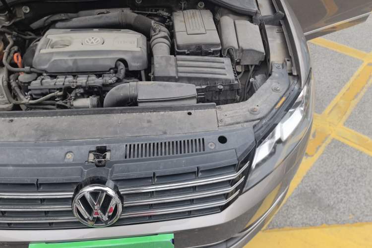 Used Volkswagen Passat 2011 2.0 TSI DSG Ultimate Edition Engine Bay Left