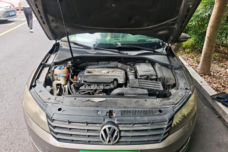 Used Volkswagen Passat 2011 1.8TSI DSG Prestige Edition Engine Bay