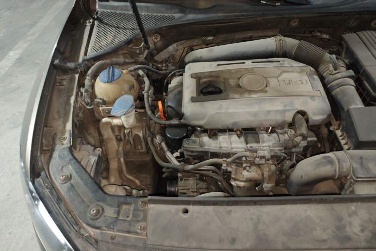 Used Volkswagen Passat 2011 1.8TSI DSG Prestige Edition Engine Bay Right