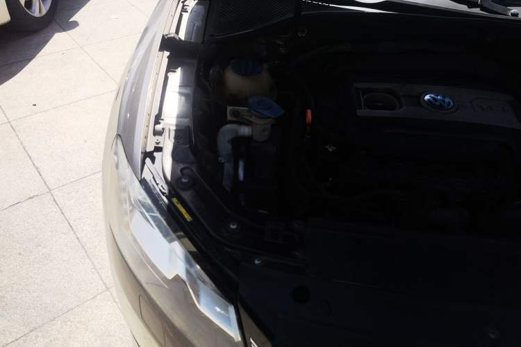 Used Volkswagen Passat 2011 1.8TSI DSG Prestige Edition Engine Bay Right