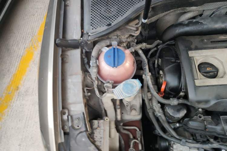 Used Volkswagen Passat 2011 1.8TSI Automatic Prestige Edition Engine Bay Right