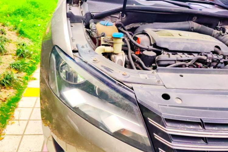 Used Volkswagen Passat 2011 1.8TSI Automatic Prestige Edition Engine Bay Right