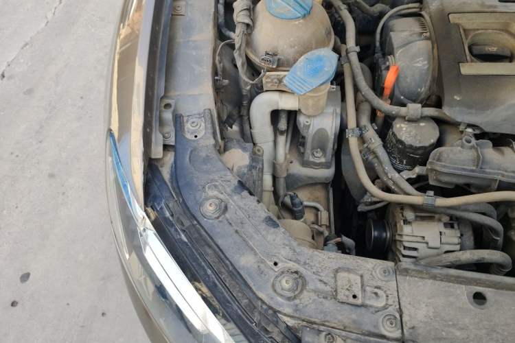 Used Volkswagen Passat 2011 1.8TSI DSG Prestige Edition Engine Bay Right