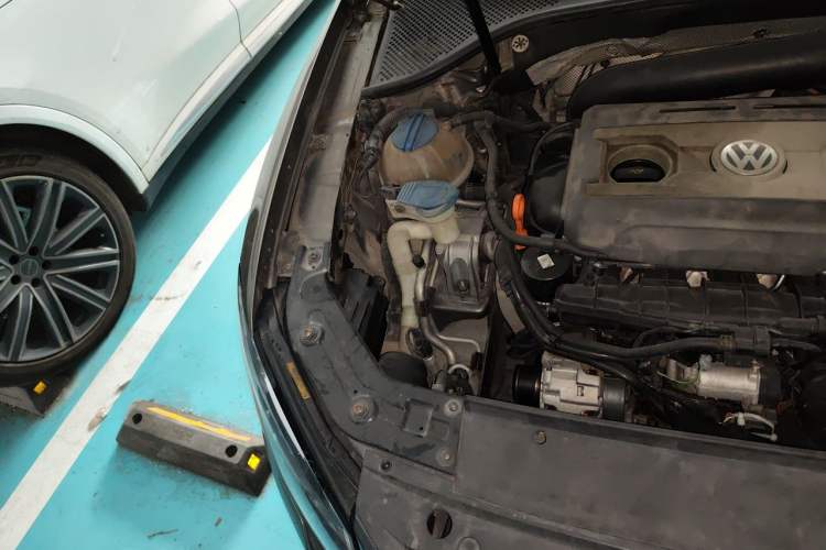 Used Volkswagen Passat 2011 2.0 TSI DSG Ultimate Edition Engine Bay Right