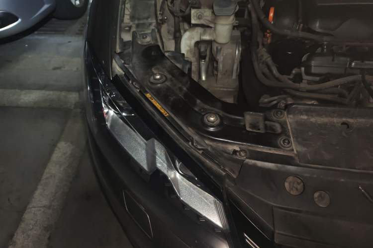Used Volkswagen Passat 2011 1.8TSI DSG Prestige Edition Engine Bay Right