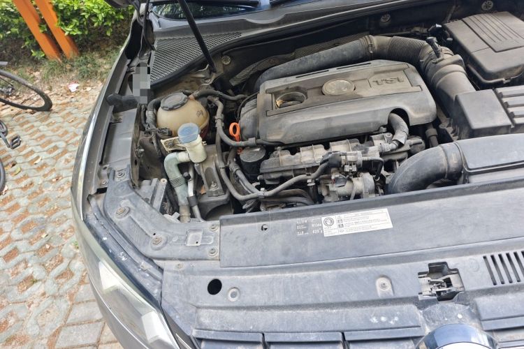 Used Volkswagen Passat 2011 1.8TSI Automatic Prestige Edition Engine Bay Right