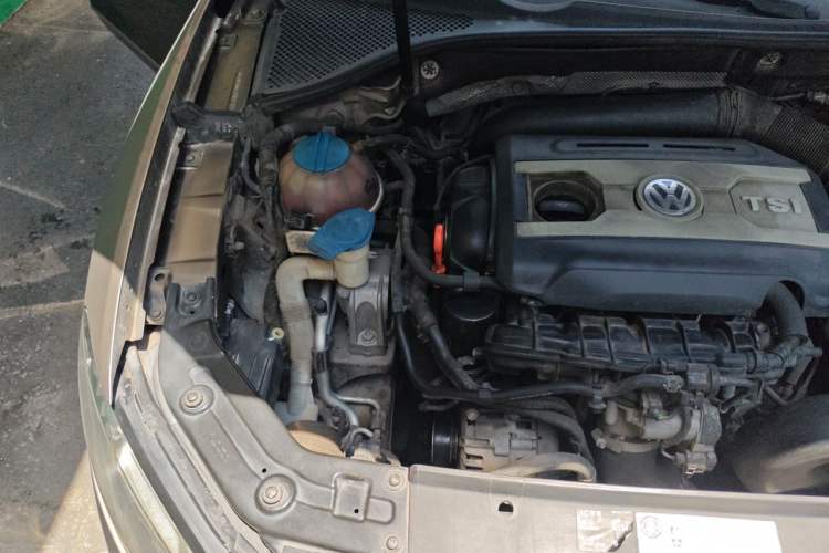 Used Volkswagen Passat 2011 1.8TSI DSG Prestige Edition Engine Bay Right