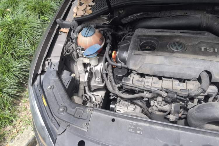 Used Volkswagen Passat 2011 1.8TSI DSG Prestige Edition Engine Bay Right