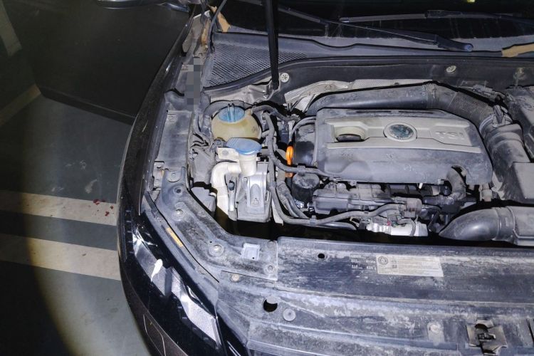 Used Volkswagen Passat 2011 1.8TSI DSG Prestige Edition Engine Bay Right
