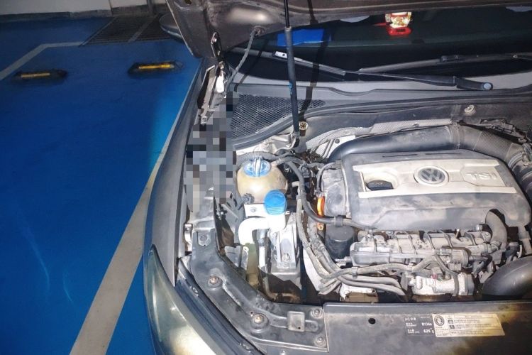 Used Volkswagen Passat 2011 1.8 TSI DSG Prestige Edition Engine Bay Right