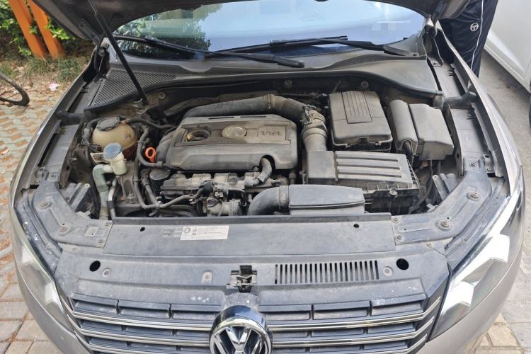 Used Volkswagen Passat 2011 1.8TSI Automatic Prestige Edition Engine Bay
