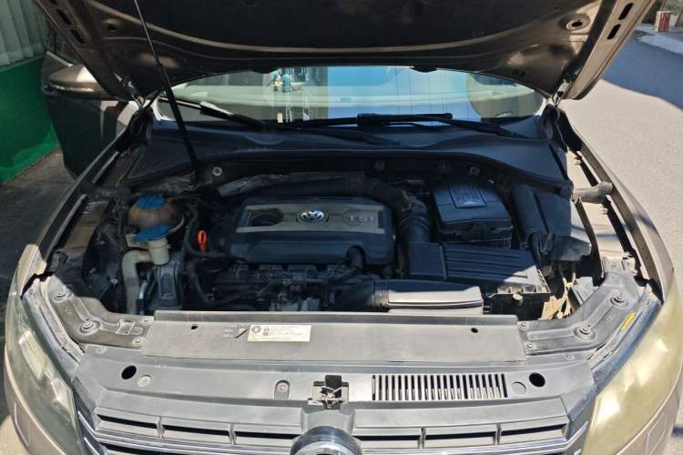 Used Volkswagen Passat 2011 1.8TSI DSG Prestige Edition Engine Bay