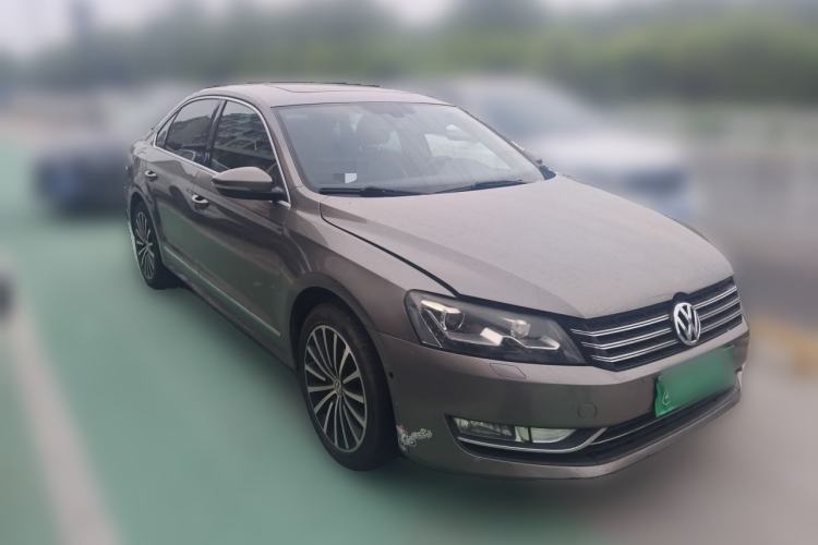 Used Volkswagen Passat 2011 1.8 TSI DSG Ultimate Edition Front Right 45 Deg