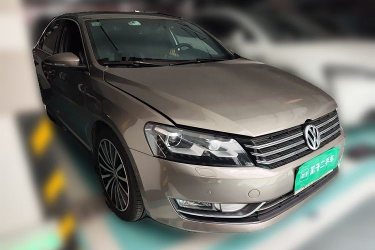 Used Volkswagen Passat 2011 2.0 TSI DSG Ultimate Edition Front Right 45 Deg