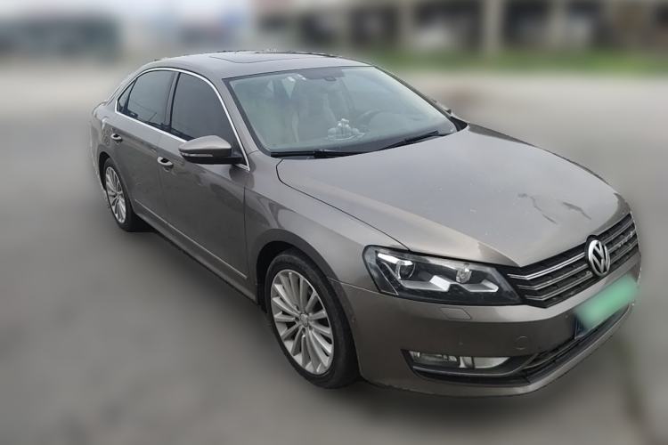Used Volkswagen Passat 2011 2.0 TSI DSG Ultimate Edition Front Right 45 Deg