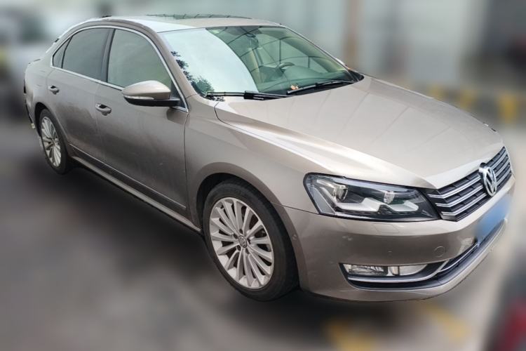 Used Volkswagen Passat 2011 2.0 TSI DSG Ultimate Edition Front Right 45 Deg