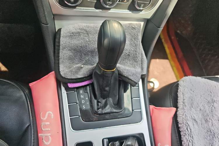 Used Volkswagen Passat 2011 1.8TSI Automatic Prestige Edition Gear Lever