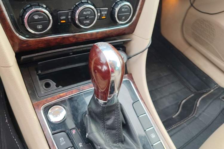 Used Volkswagen Passat 2011 2.0 TSI DSG Ultimate Edition Gear Lever