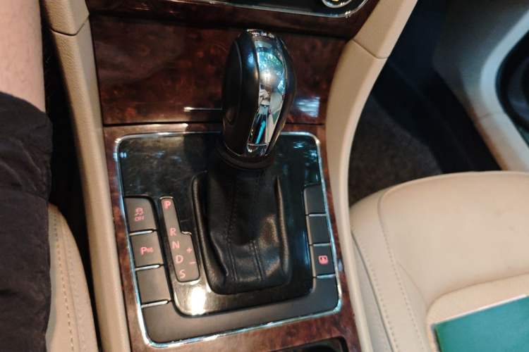 Used Volkswagen Passat 2011 1.8TSI DSG Prestige Edition Gear Lever