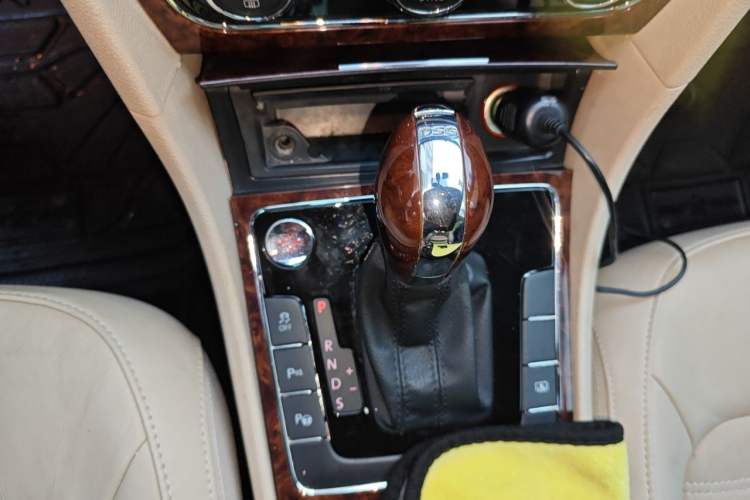 Used Volkswagen Passat 2011 2.0 TSI DSG Ultimate Edition Gear Lever