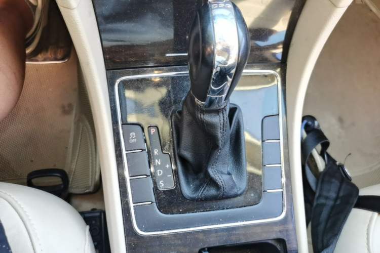 Used Volkswagen Passat 2011 1.8 TSI DSG Prestige Edition Gear Lever