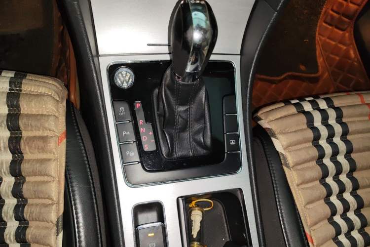Used Volkswagen Passat 2011 2.0 TSI DSG Ultimate Edition Gear Lever