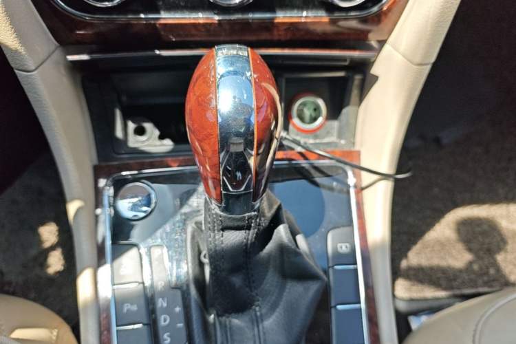 Used Volkswagen Passat 2011 2.0 TSI DSG Ultimate Edition Gear Lever