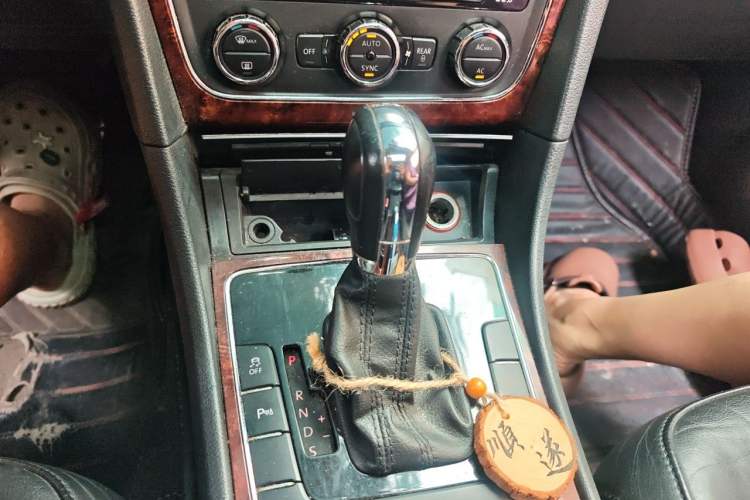Used Volkswagen Passat 2011 1.8TSI DSG Prestige Edition Gear Lever