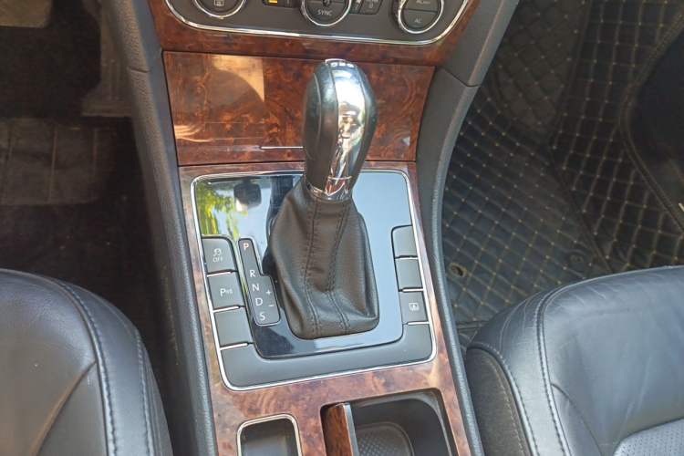 Used Volkswagen Passat 2011 1.8TSI DSG Prestige Edition Gear Lever