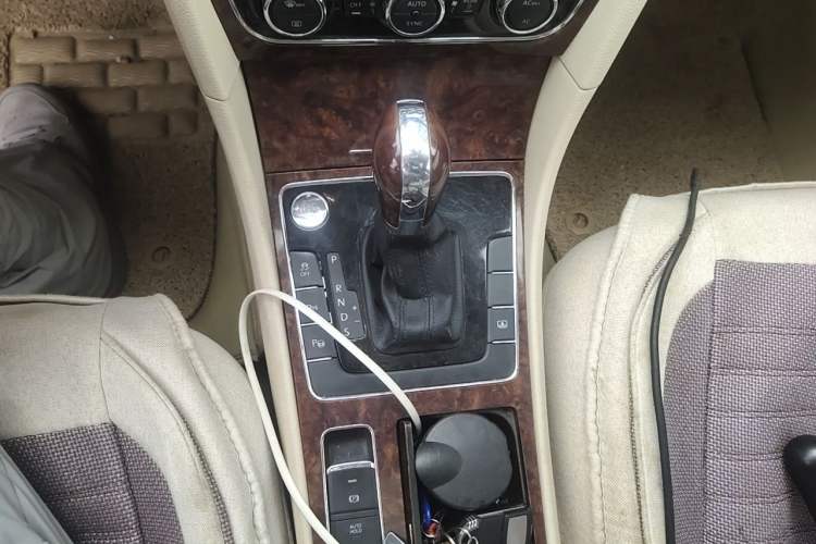 Used Volkswagen Passat 2011 2.0 TSI DSG Ultimate Edition Gear Lever