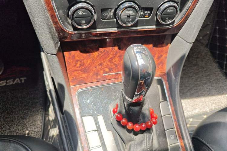 Used Volkswagen Passat 2011 1.8TSI DSG Prestige Edition Gear Lever