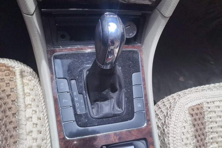 Used Volkswagen Passat 2011 1.8TSI DSG Prestige Edition Gear Lever