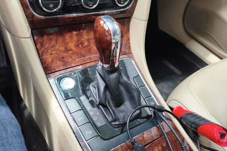 Used Volkswagen Passat 2011 2.0 TSI DSG Ultimate Edition Gear Lever