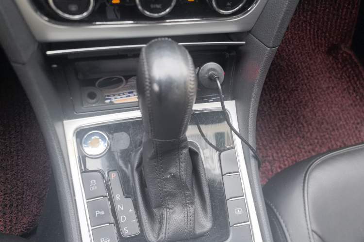 Used Volkswagen Passat 2011 2.0 TSI DSG Ultimate Edition Gear Lever